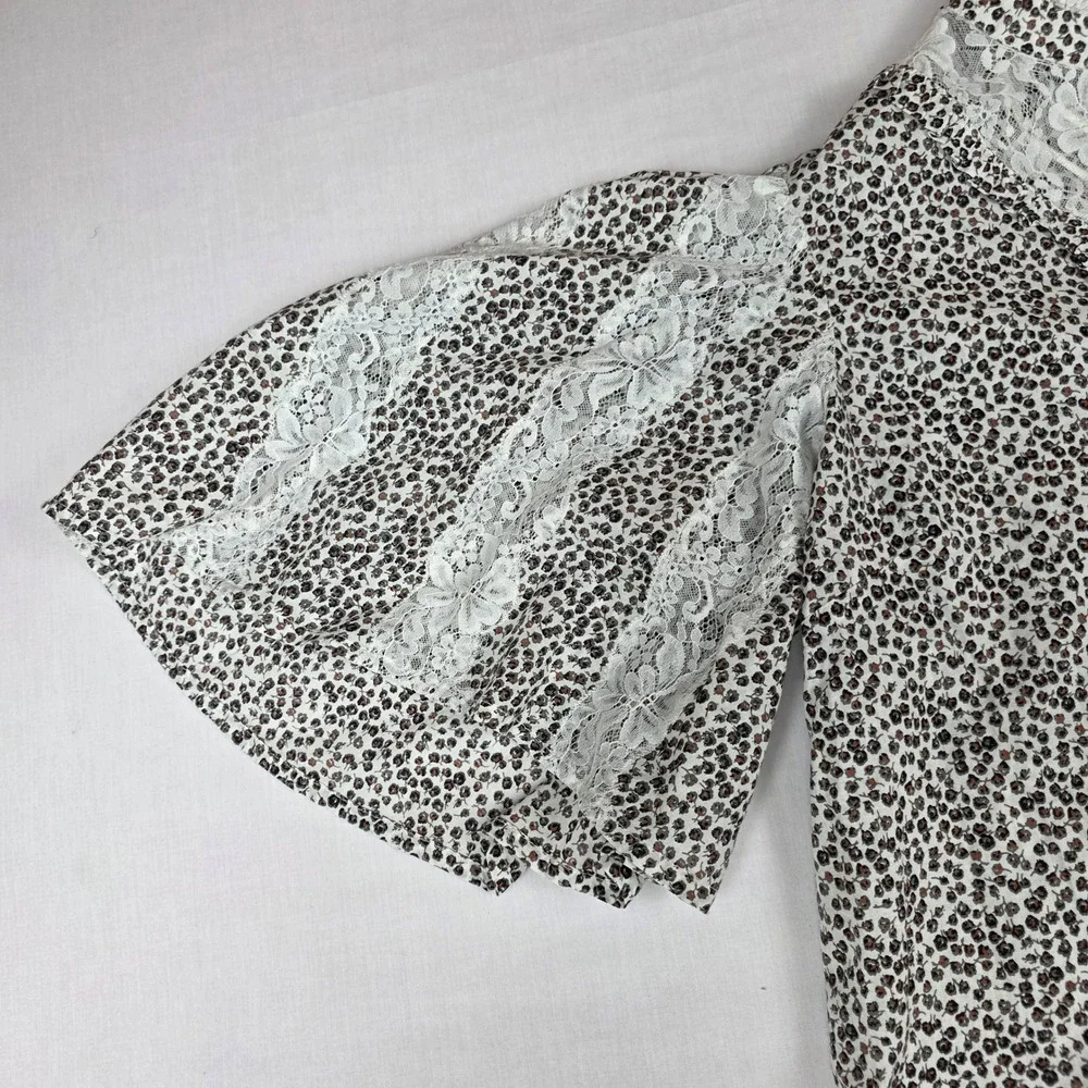 Anthropologie Lace-Trim Cape Sleeve Blouse Womens Size M Sand Floral Cotton Top